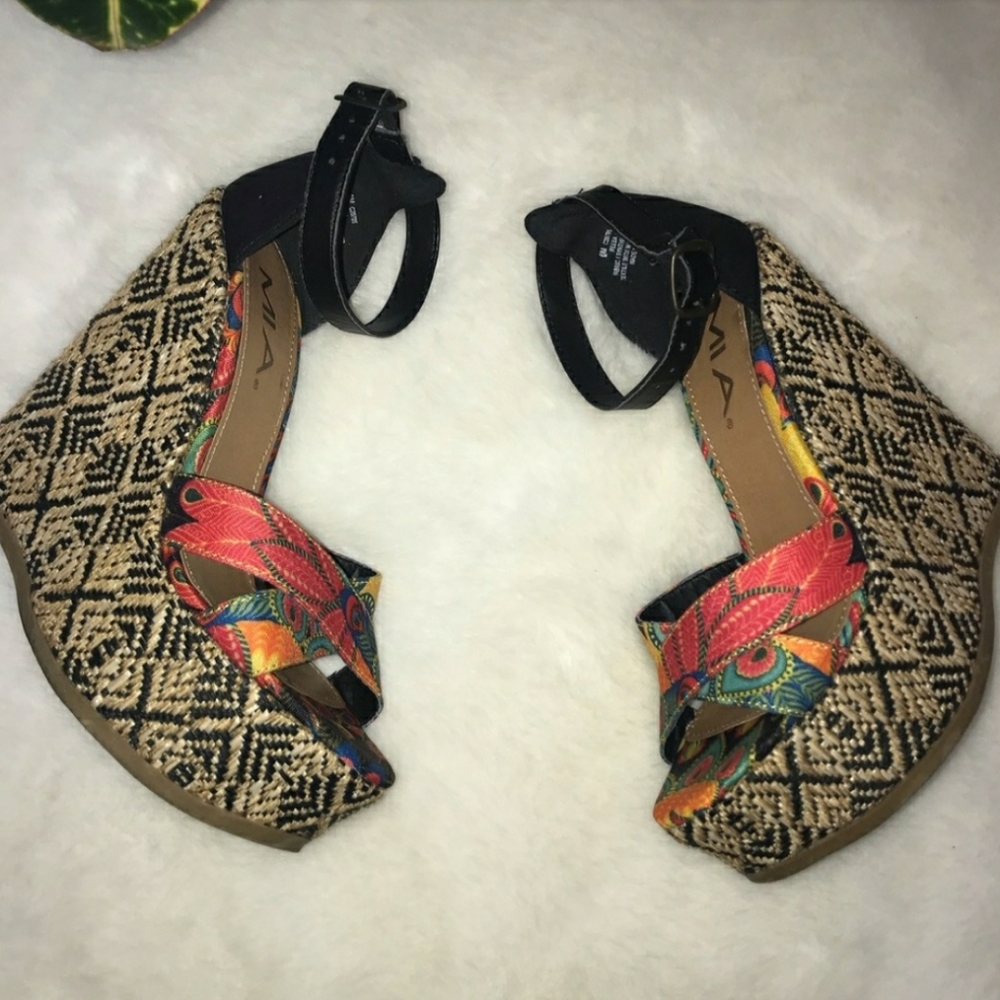 Gorgeous MIA wedges!
